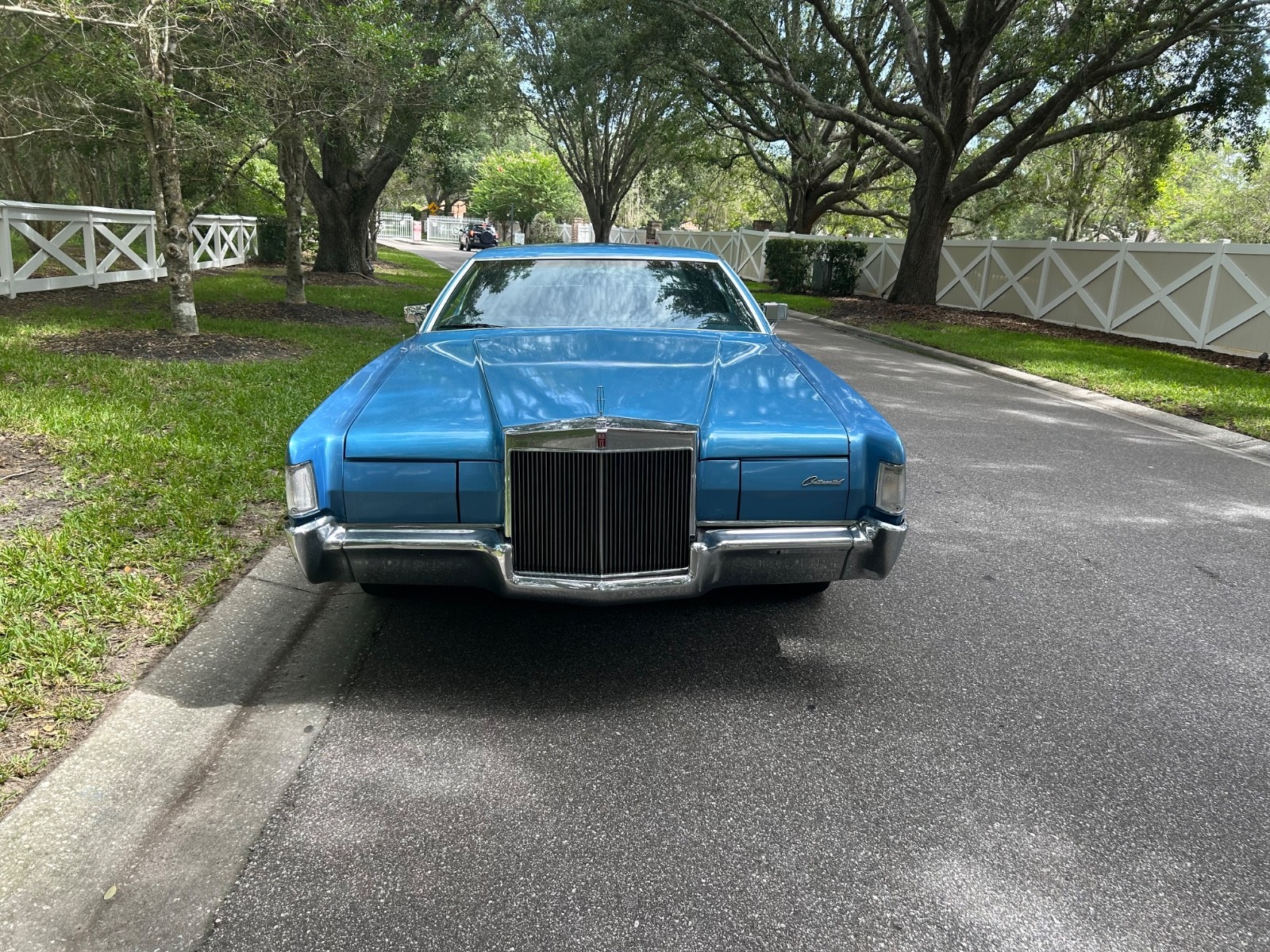 Lincoln-Continental-1972-Coupe-29
