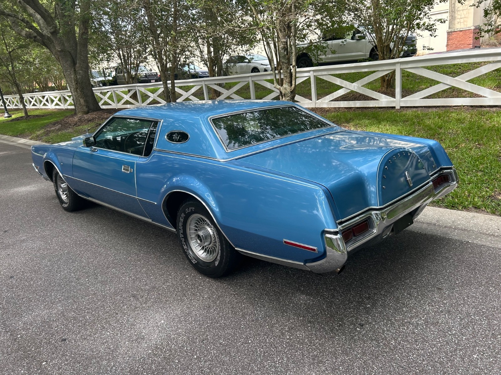 Lincoln-Continental-1972-Coupe-3