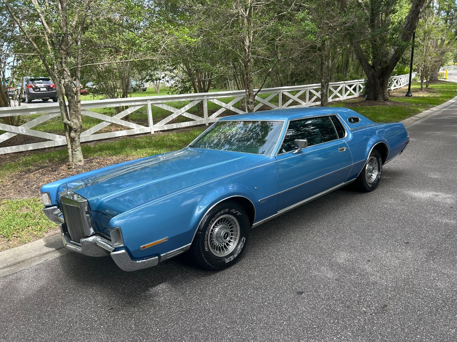 Lincoln-Continental-1972-Coupe-5