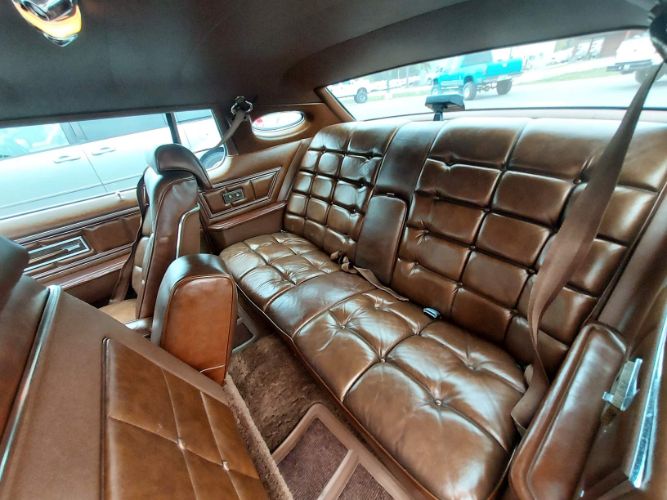 Lincoln-Continental-1975-15