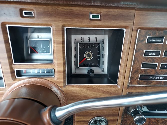 Lincoln-Continental-1975-16