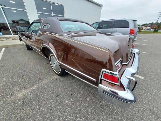 Lincoln-Continental-1975-20