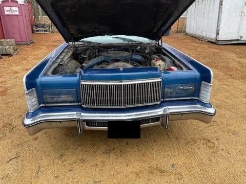 Lincoln-Continental-1975-3