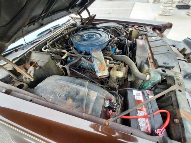 Lincoln-Continental-1975-5