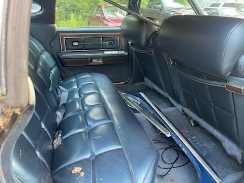Lincoln-Continental-1975-5