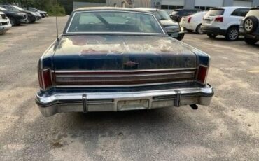 Lincoln-Continental-1975-6