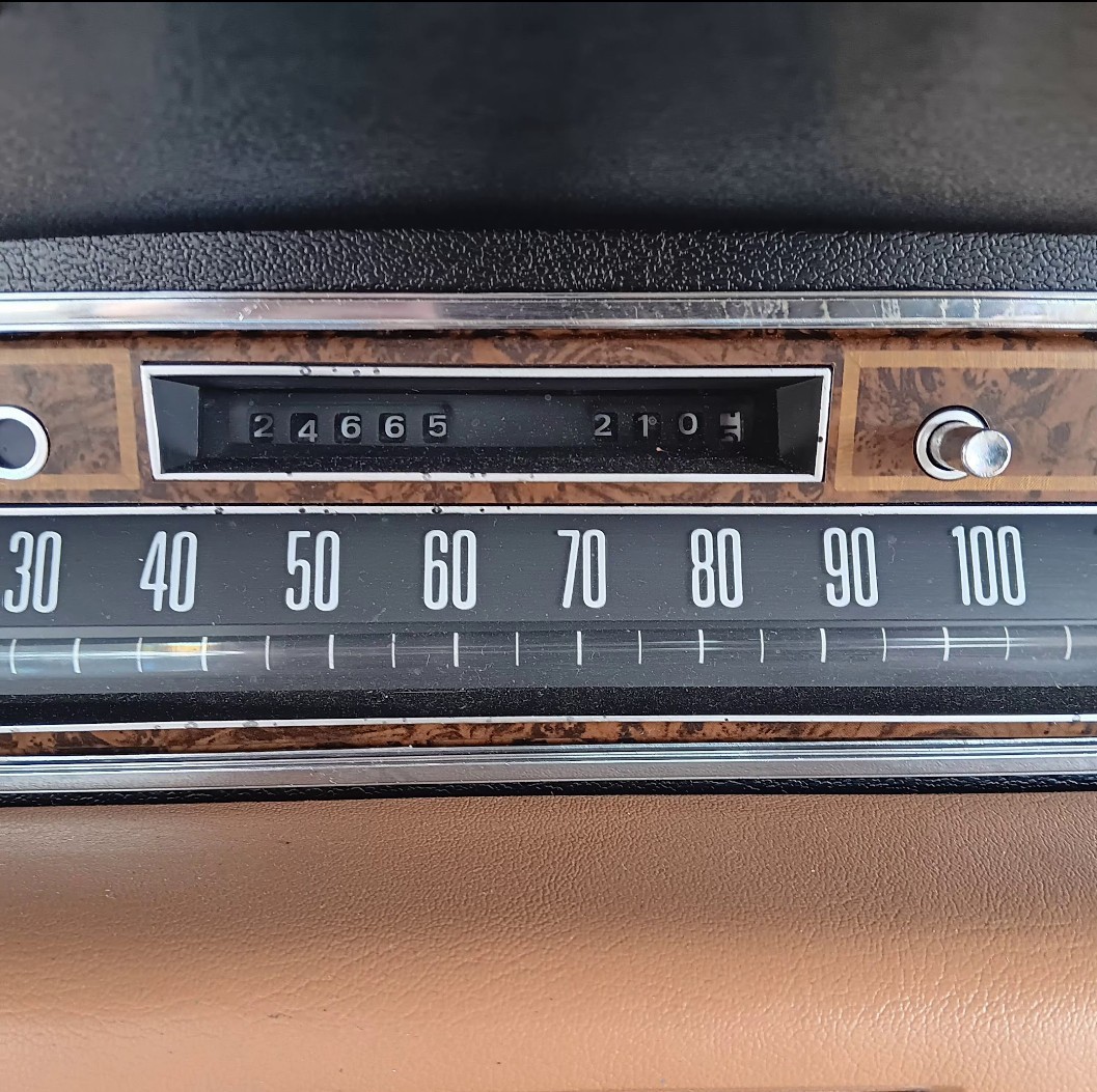 Lincoln-Continental-1976-10