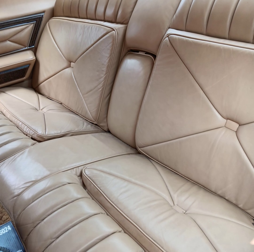 Lincoln-Continental-1976-11