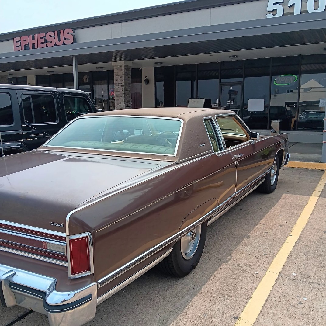 Lincoln-Continental-1976-2