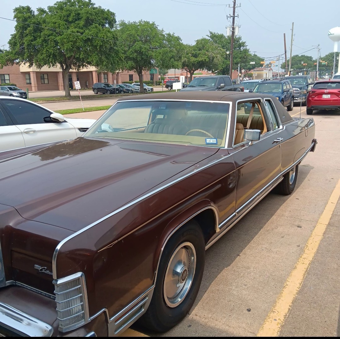 Lincoln-Continental-1976-3