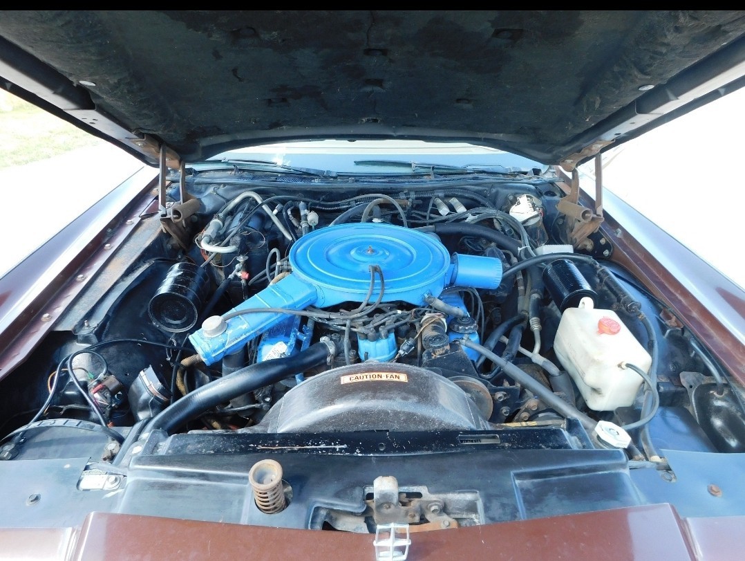 Lincoln-Continental-1976-4