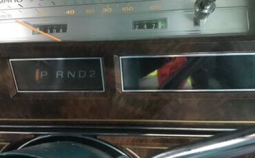 Lincoln-Continental-1976-4