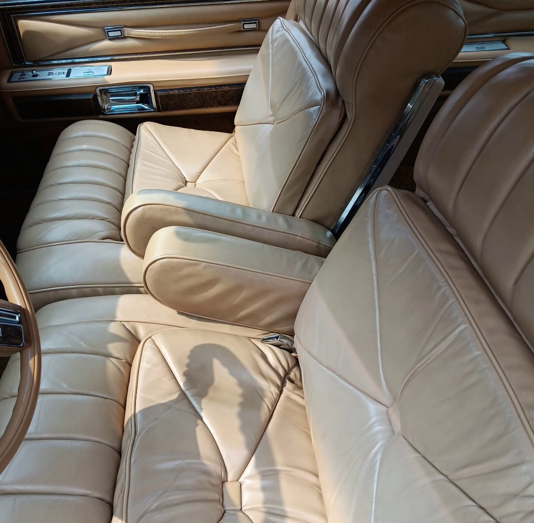 Lincoln-Continental-1976-7