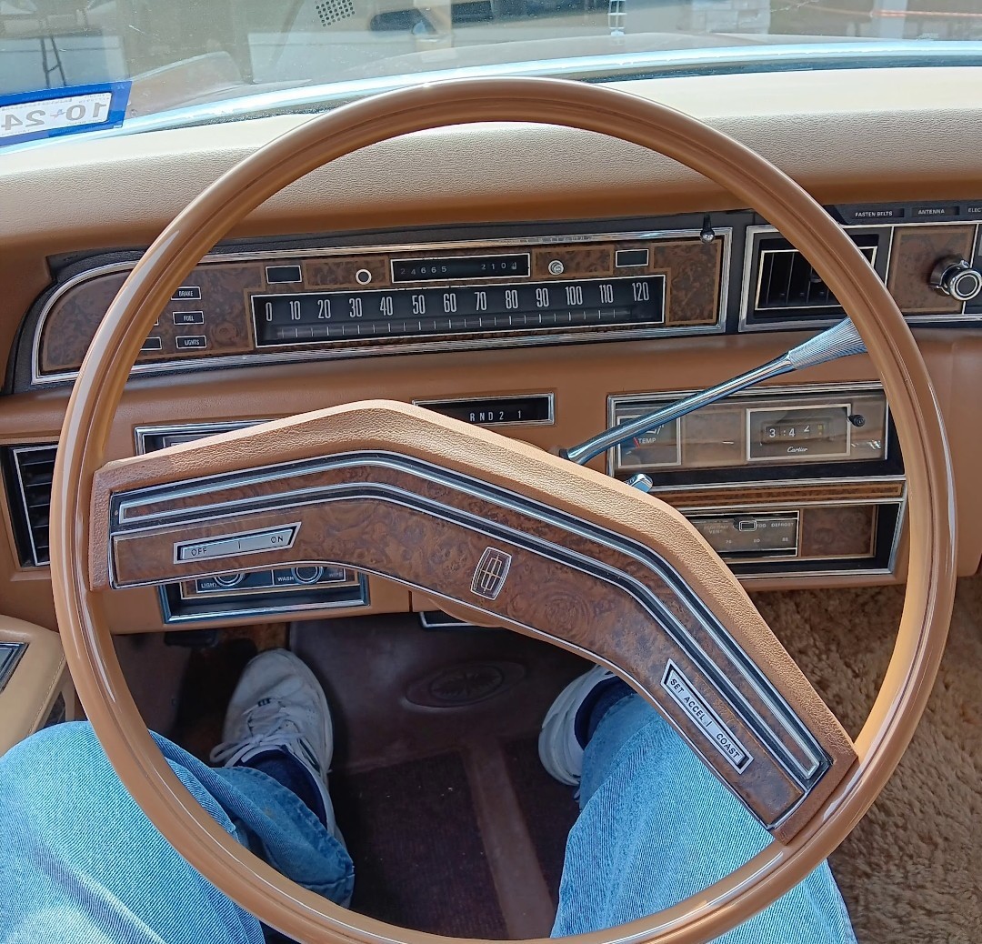 Lincoln-Continental-1976-8