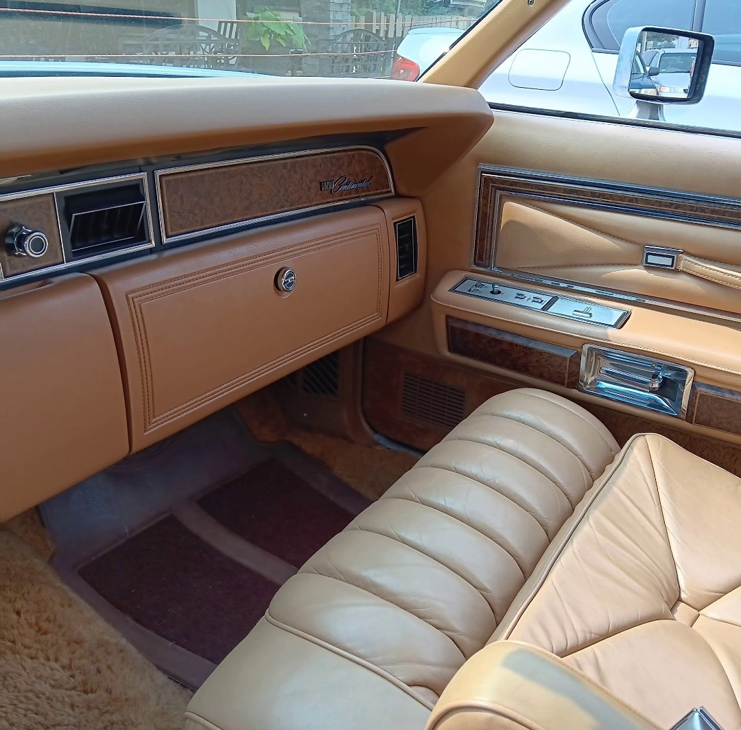 Lincoln-Continental-1976-9
