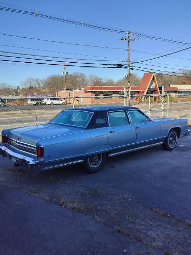Lincoln-Continental-1976-Blue-2