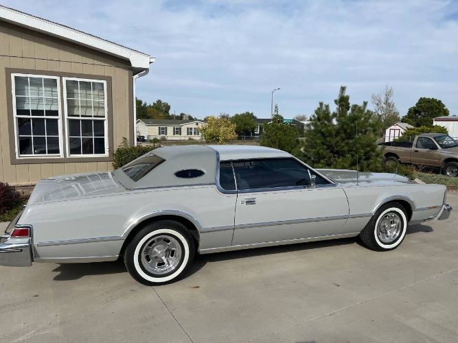 Lincoln-Continental-1976-Dove-Gray-Gray-Leather-1