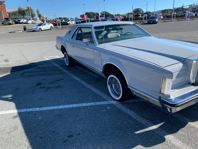 Lincoln-Continental-1976-Gray-11