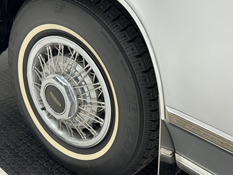 Lincoln-Continental-1976-Silver-Diamond-Fire-Black-10