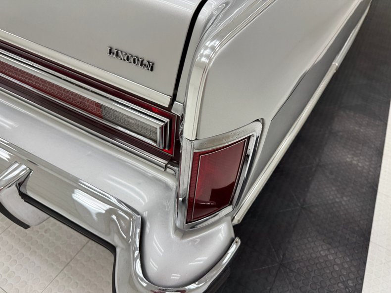 Lincoln-Continental-1976-Silver-Diamond-Fire-Black-15