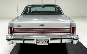 Lincoln-Continental-1976-Silver-Diamond-Fire-Black-2