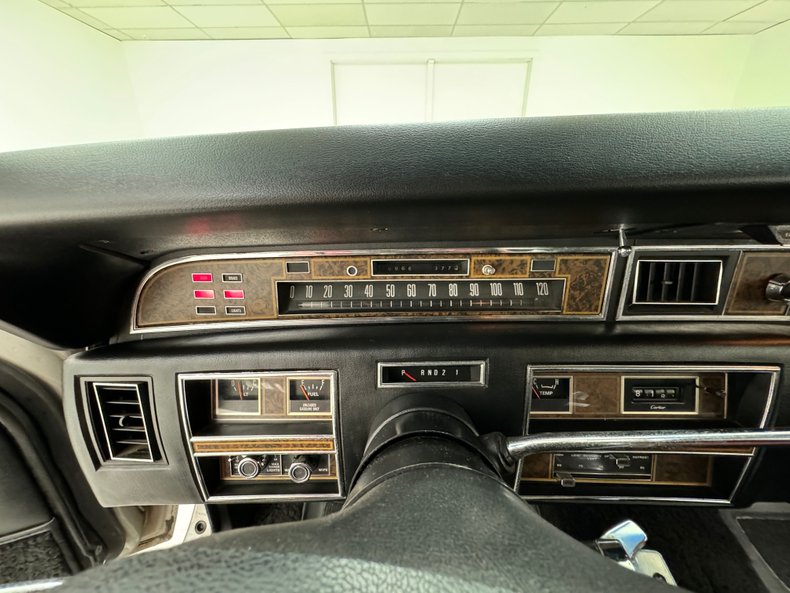 Lincoln-Continental-1976-Silver-Diamond-Fire-Black-21