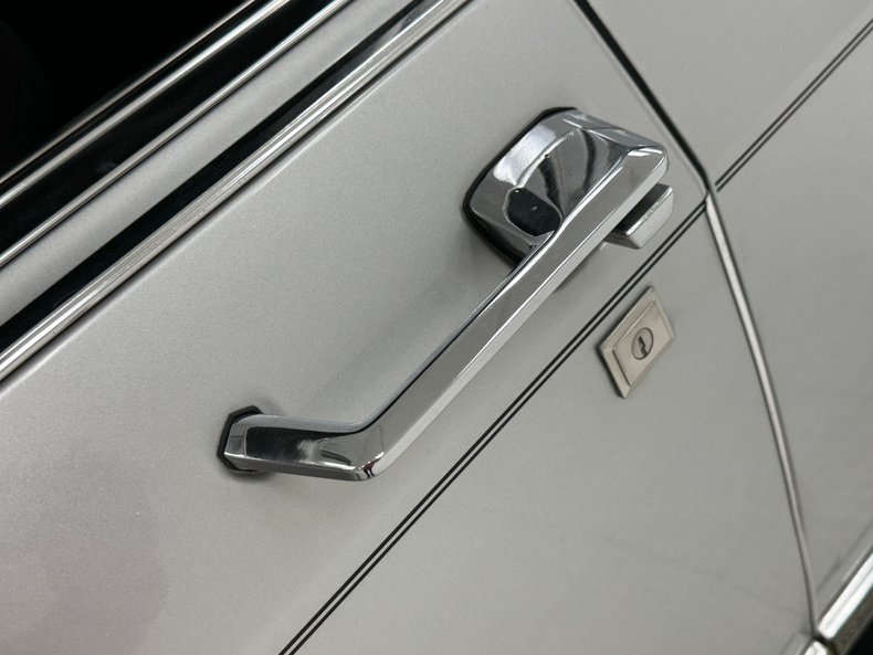 Lincoln-Continental-1976-Silver-Diamond-Fire-Black-22