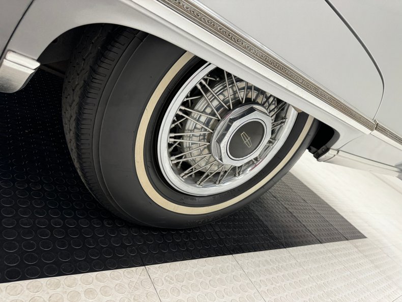Lincoln-Continental-1976-Silver-Diamond-Fire-Black-25