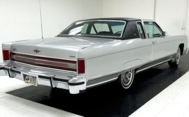 Lincoln-Continental-1976-Silver-Diamond-Fire-Black-3