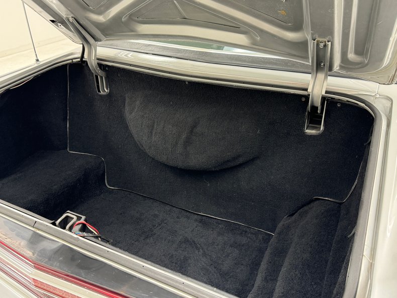 Lincoln-Continental-1976-Silver-Diamond-Fire-Black-35