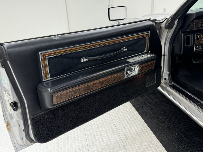 Lincoln-Continental-1976-Silver-Diamond-Fire-Black-36
