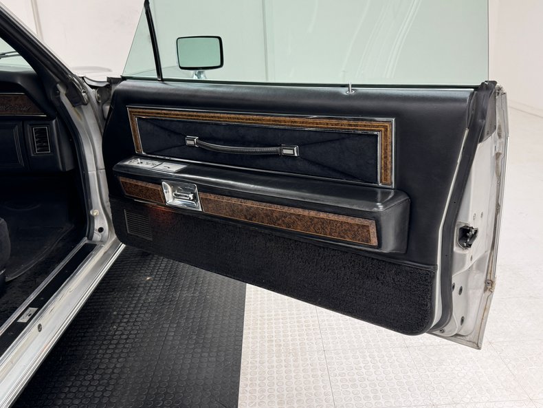 Lincoln-Continental-1976-Silver-Diamond-Fire-Black-38