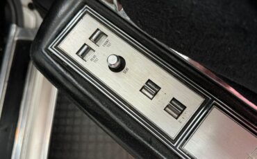 Lincoln-Continental-1976-Silver-Diamond-Fire-Black-39