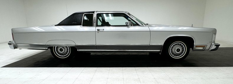 Lincoln-Continental-1976-Silver-Diamond-Fire-Black-4