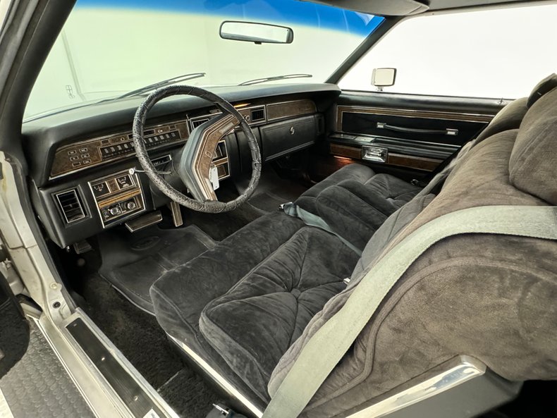 Lincoln-Continental-1976-Silver-Diamond-Fire-Black-41
