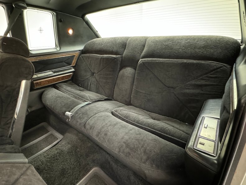 Lincoln-Continental-1976-Silver-Diamond-Fire-Black-42