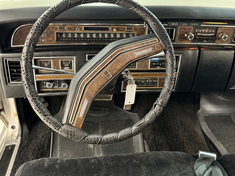 Lincoln-Continental-1976-Silver-Diamond-Fire-Black-45