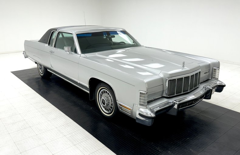 Lincoln-Continental-1976-Silver-Diamond-Fire-Black-5