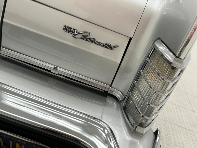 Lincoln-Continental-1976-Silver-Diamond-Fire-Black-7