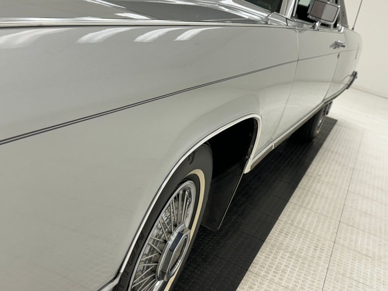 Lincoln-Continental-1976-Silver-Diamond-Fire-Black-9
