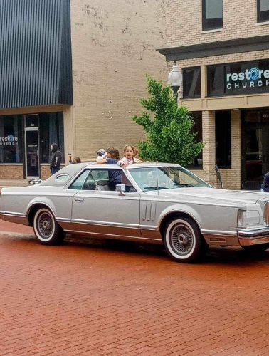 Lincoln-Continental-1977-1