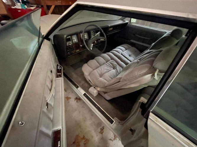 Lincoln-Continental-1977-2