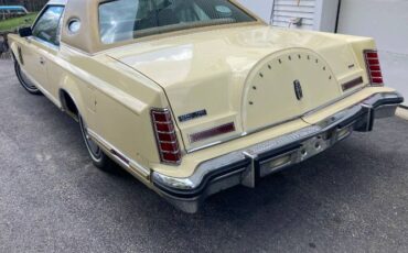 Lincoln-Continental-1977-3