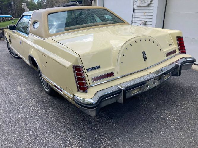 Lincoln-Continental-1977-3