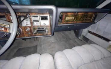 Lincoln-Continental-1977-4