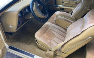 Lincoln-Continental-1977-4