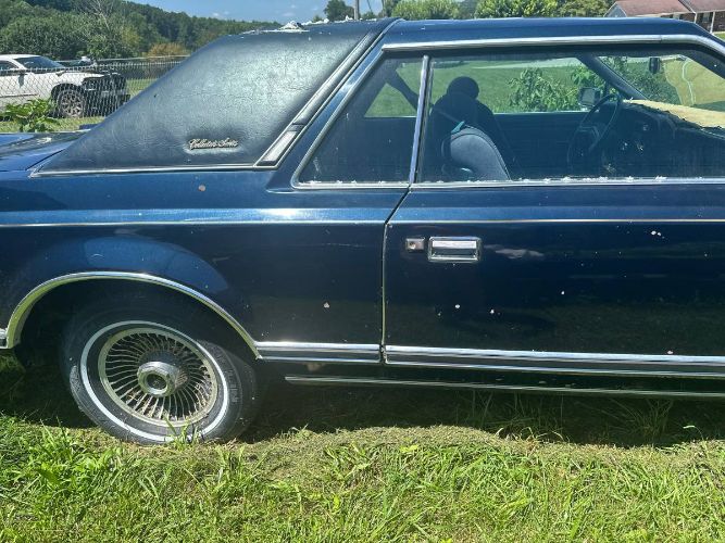 Lincoln-Continental-1978-Blue-9