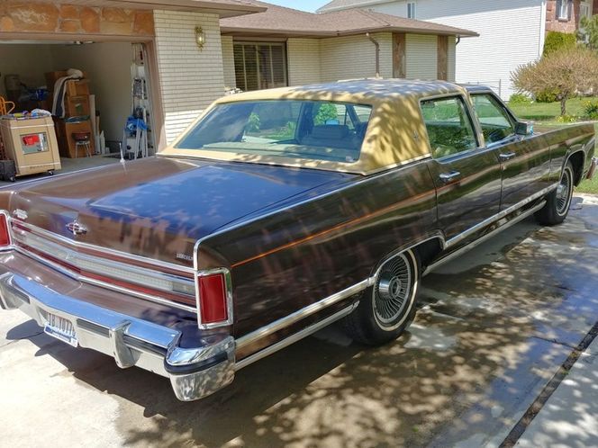 Lincoln-Continental-1978-Brown-8