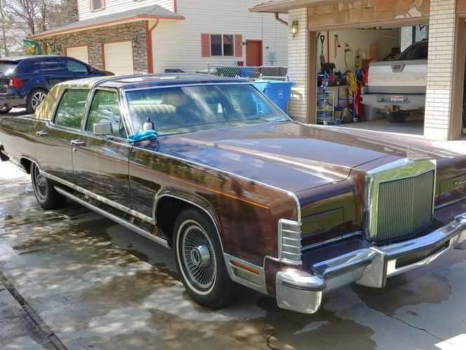 Lincoln-Continental-1978-Brown-9