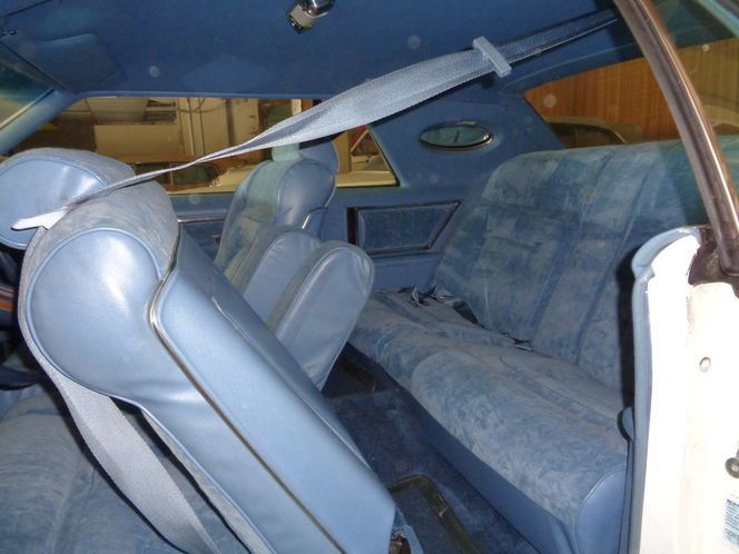 Lincoln-Continental-1978-White-Diamond-Jubile-Blue-Velour-1